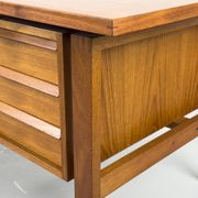 Mid-century teak desk by Svend Åge Madsen for Sigurd Hansen, 1960s.