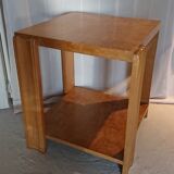 Round pedestal table