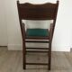 Chaise pliante en bois et skaï vert