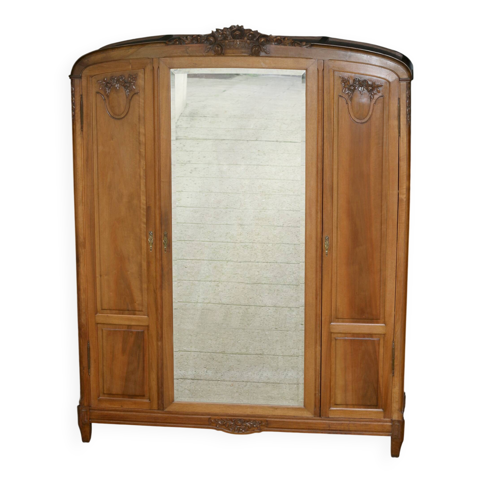 Majestic solid walnut wardrobe. Stamped work, late 19th century.