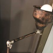 Lampe de bureau réglable en métal avec bras d'équilibre