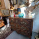 Important Parisian chest of drawers in walnut dating from the 18th century, opening with 5 drawers.