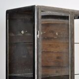 Armoire médicale vintage, années 1960