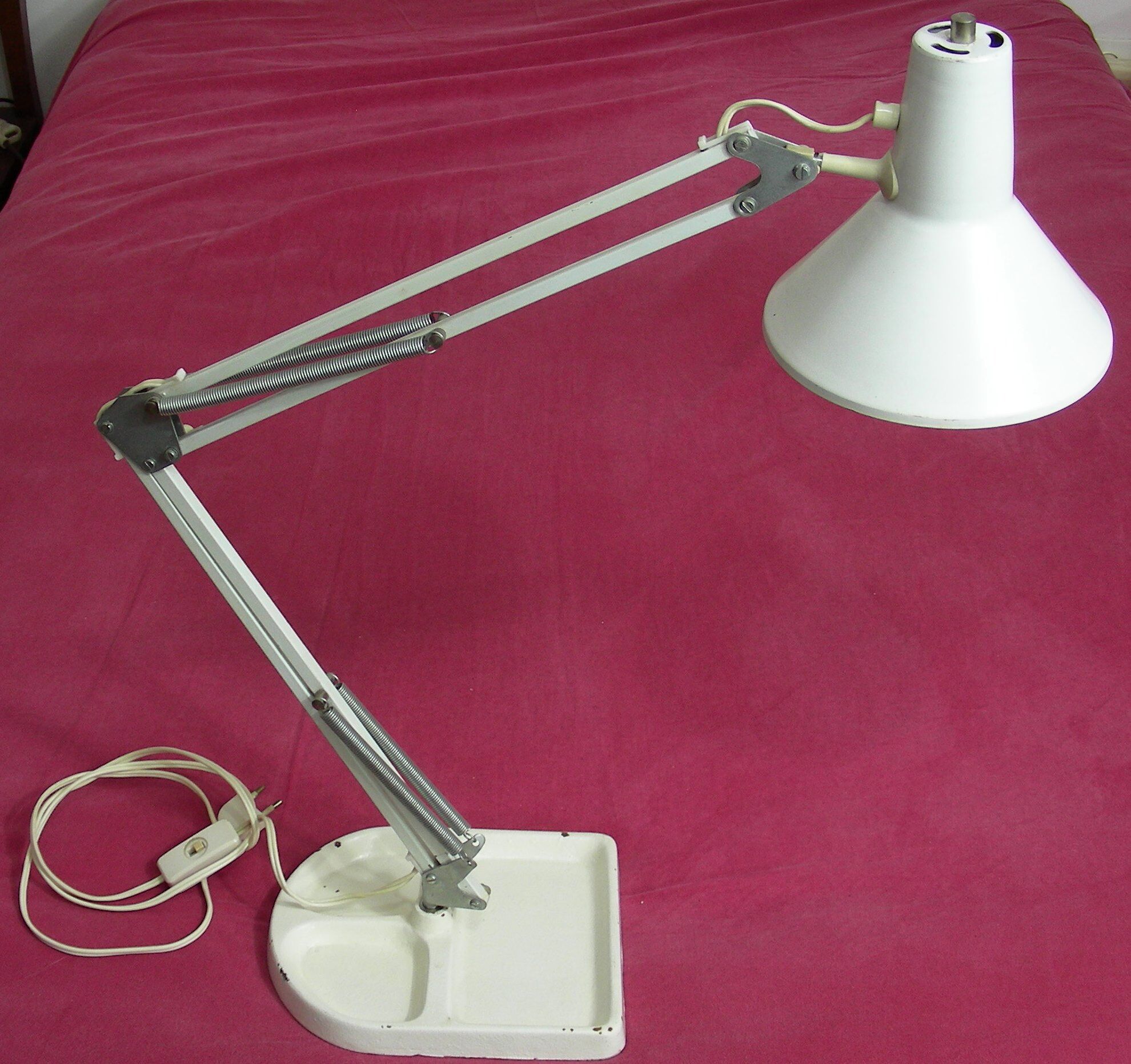 Lamp architect articulated base white cast