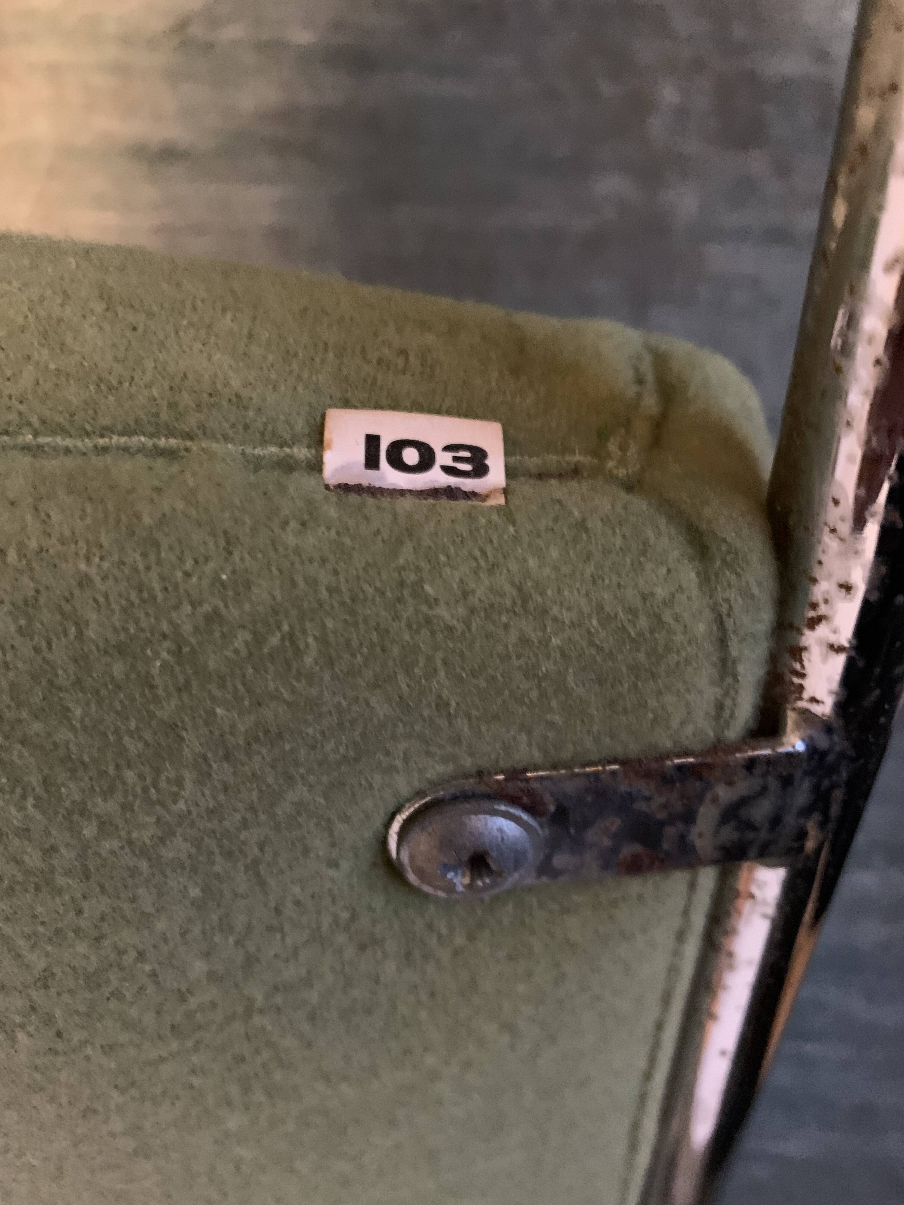 5 chaises 1 fauteuil 1970  structure chrome assise tissu vert style indus