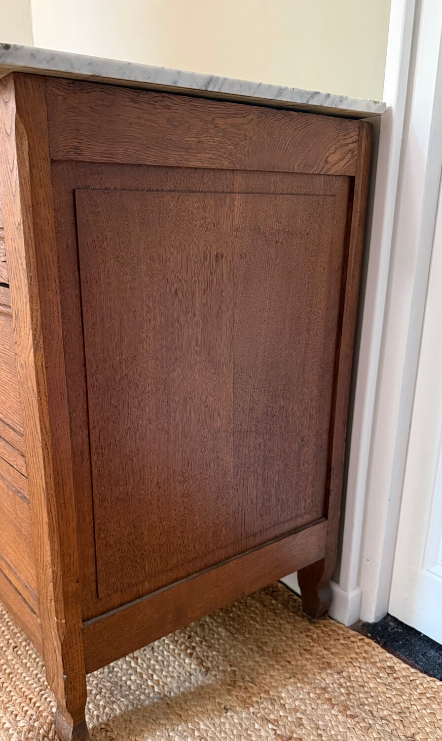 Commode de toilette ancienne, marbre blanc et miroir biseauté