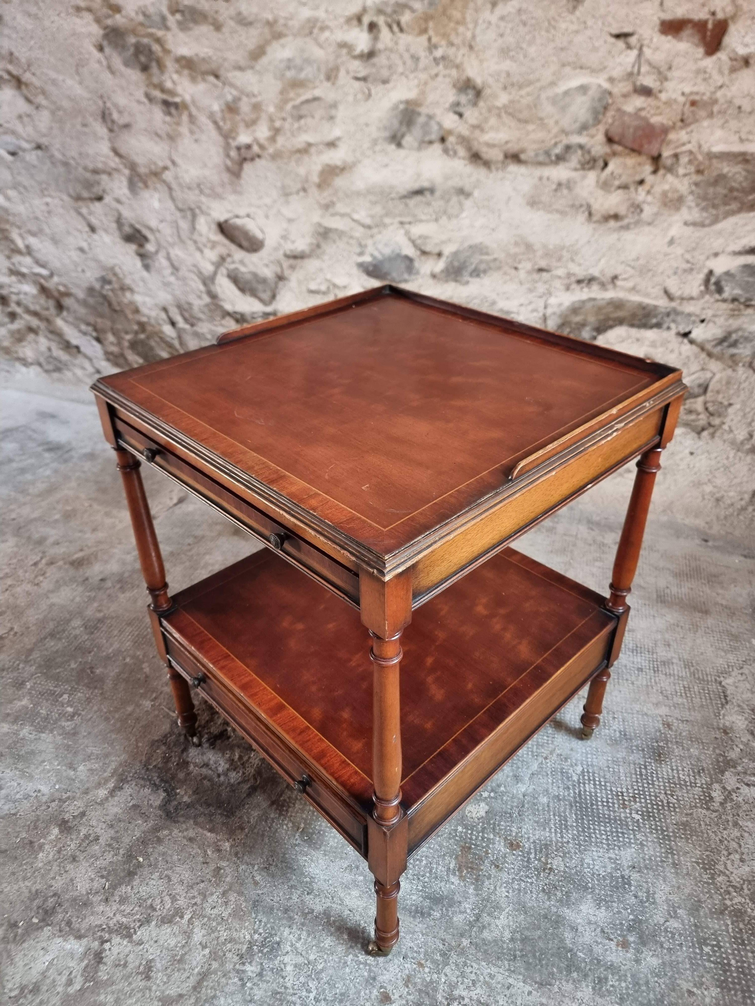 Table d’appoint vintage en acajou – France, années 50/60