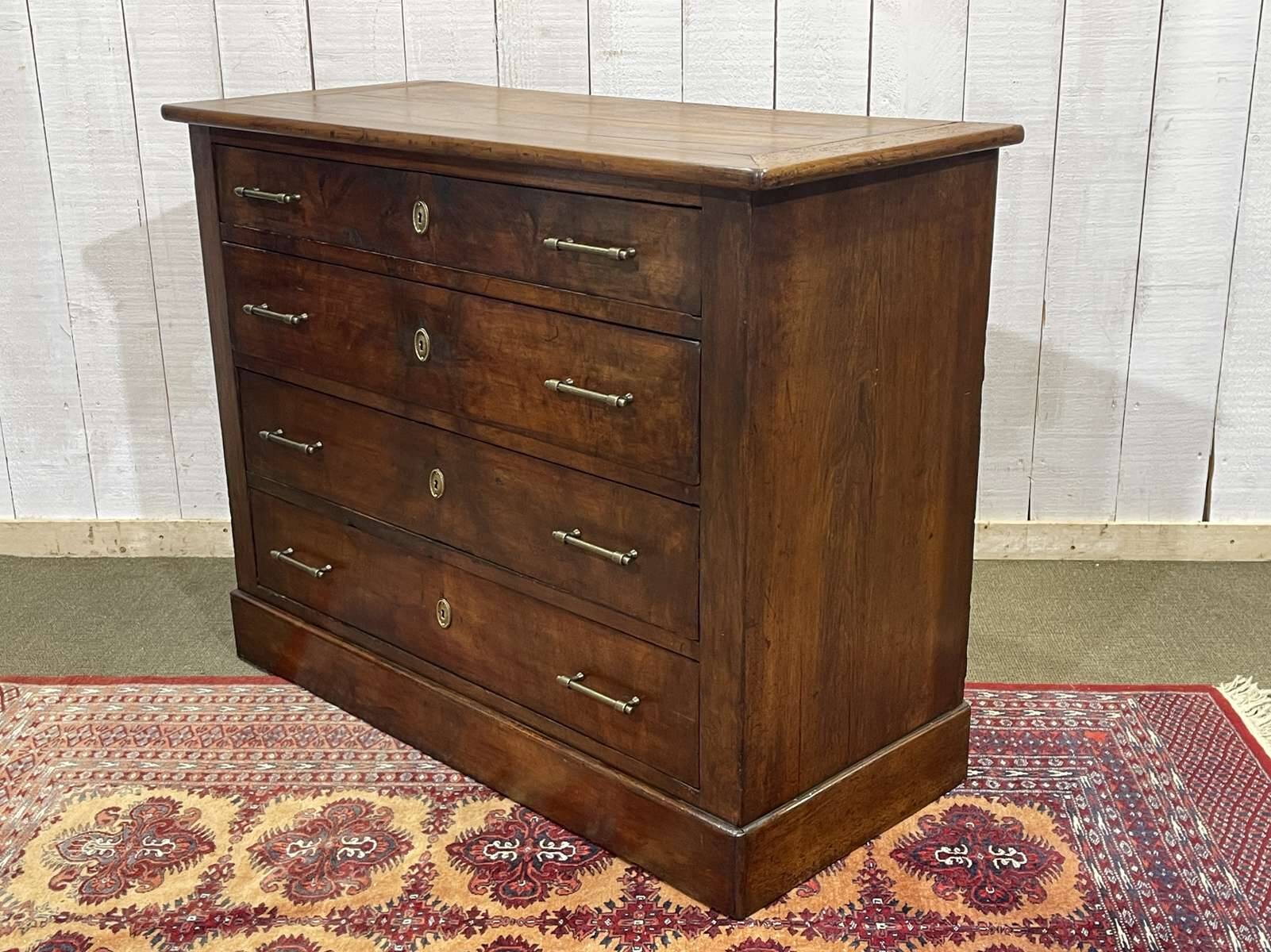 Commode en noyer fin XIXème