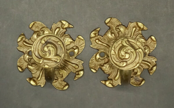 Pair of hooks style Rocaille / Rococo / Baroque