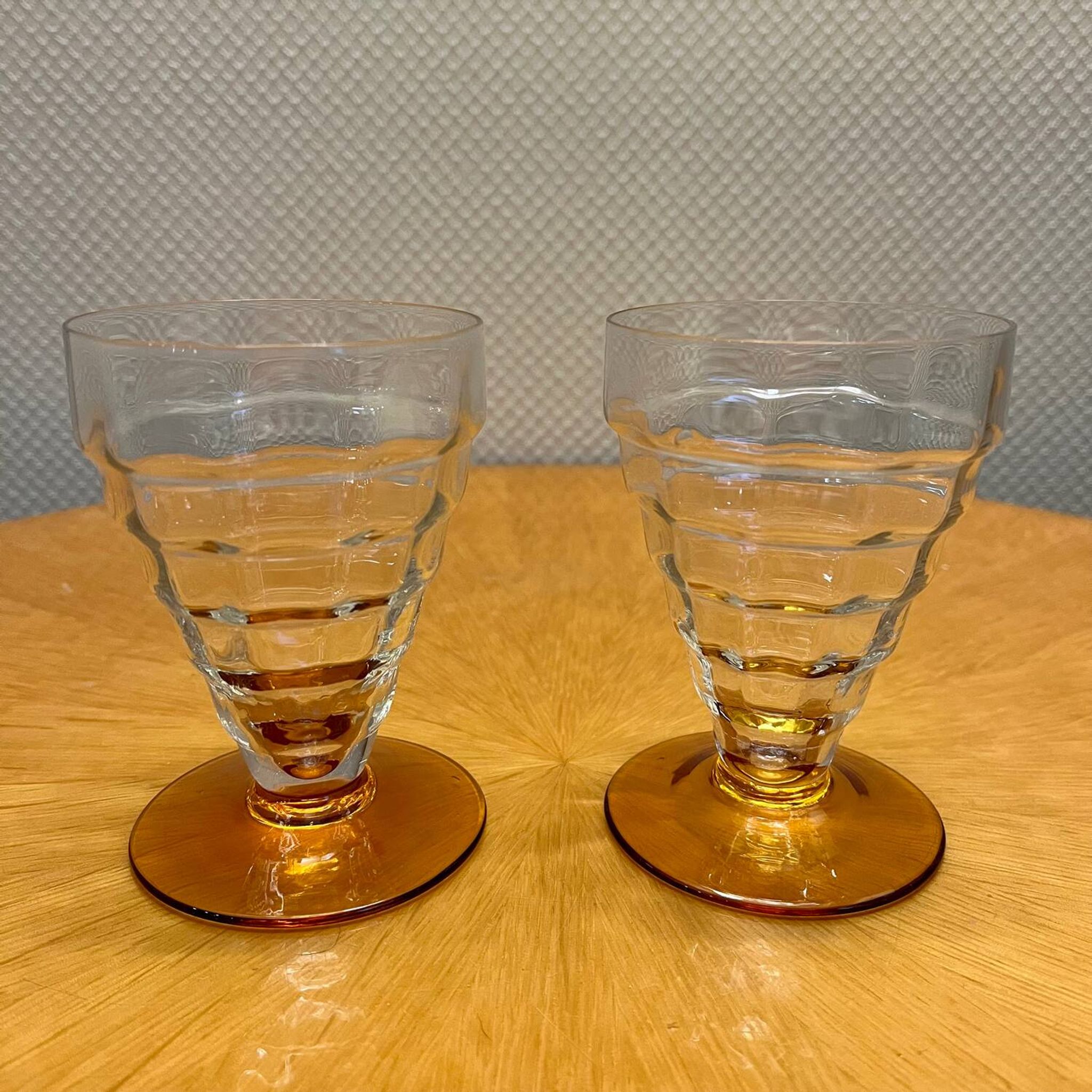 Set of 2 vintage Art Deco glasses