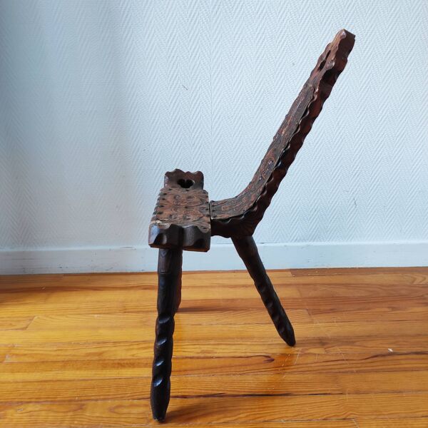 Chaise tripode brutaliste