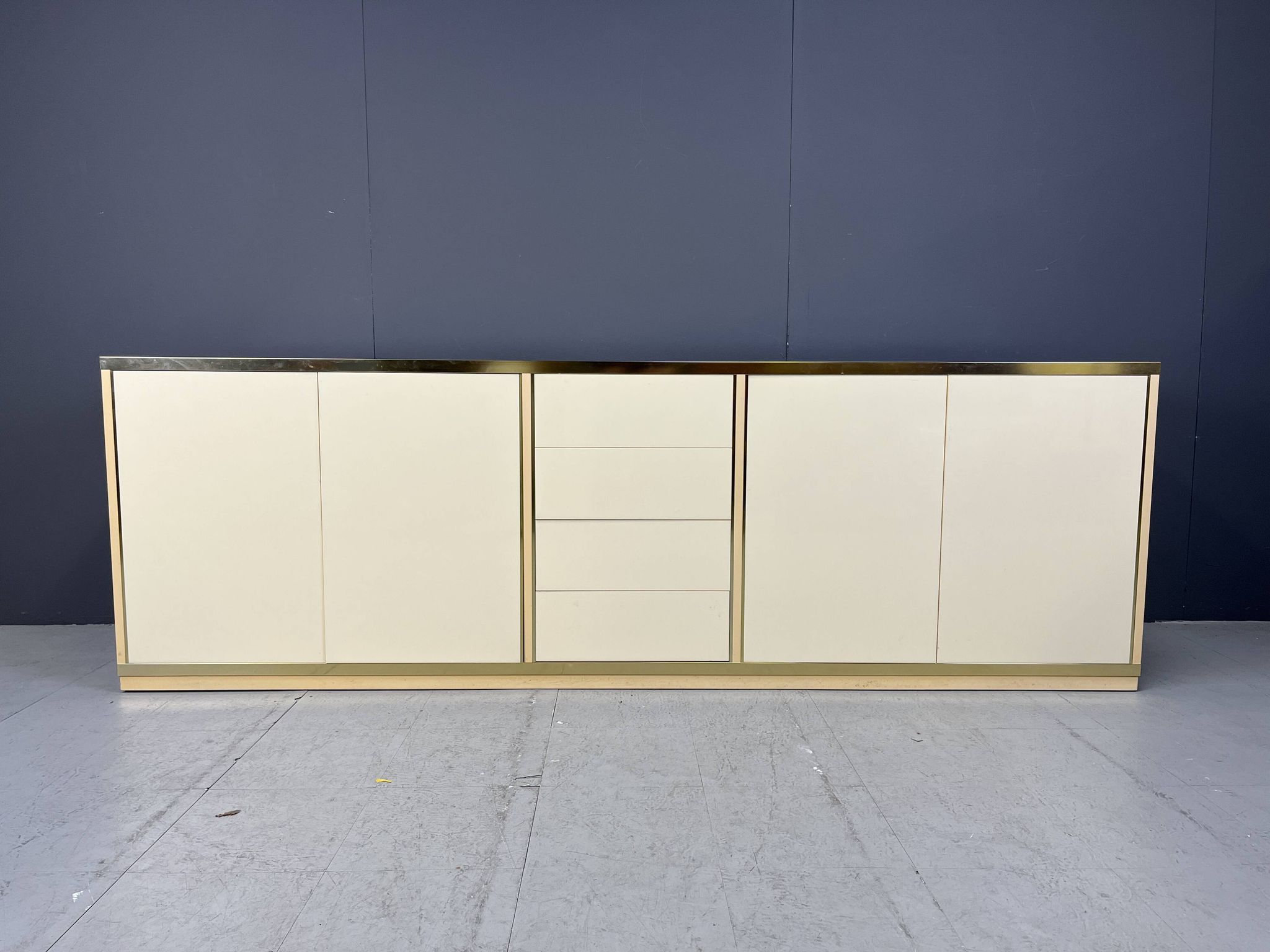 Beige lacquered credenza, 1970s