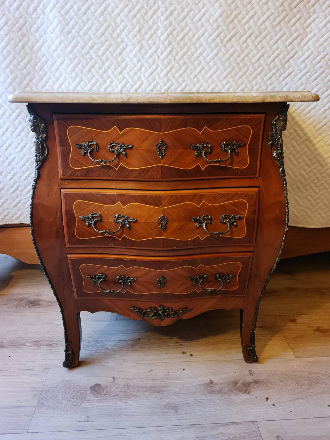 Commode Louis XV bois massif avec plateau en marbre