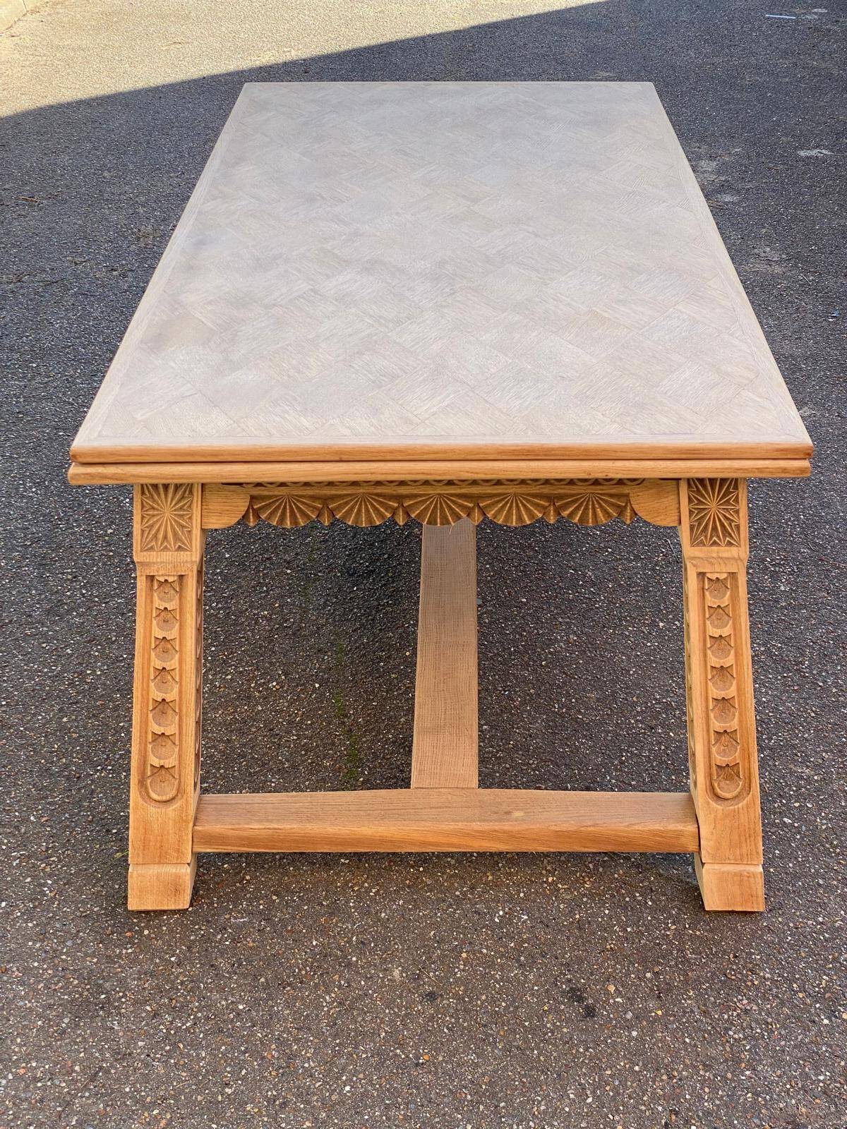 Renovated 19th-century Breton farmhouse dining table, extendable, in oak, 200-290 cm.