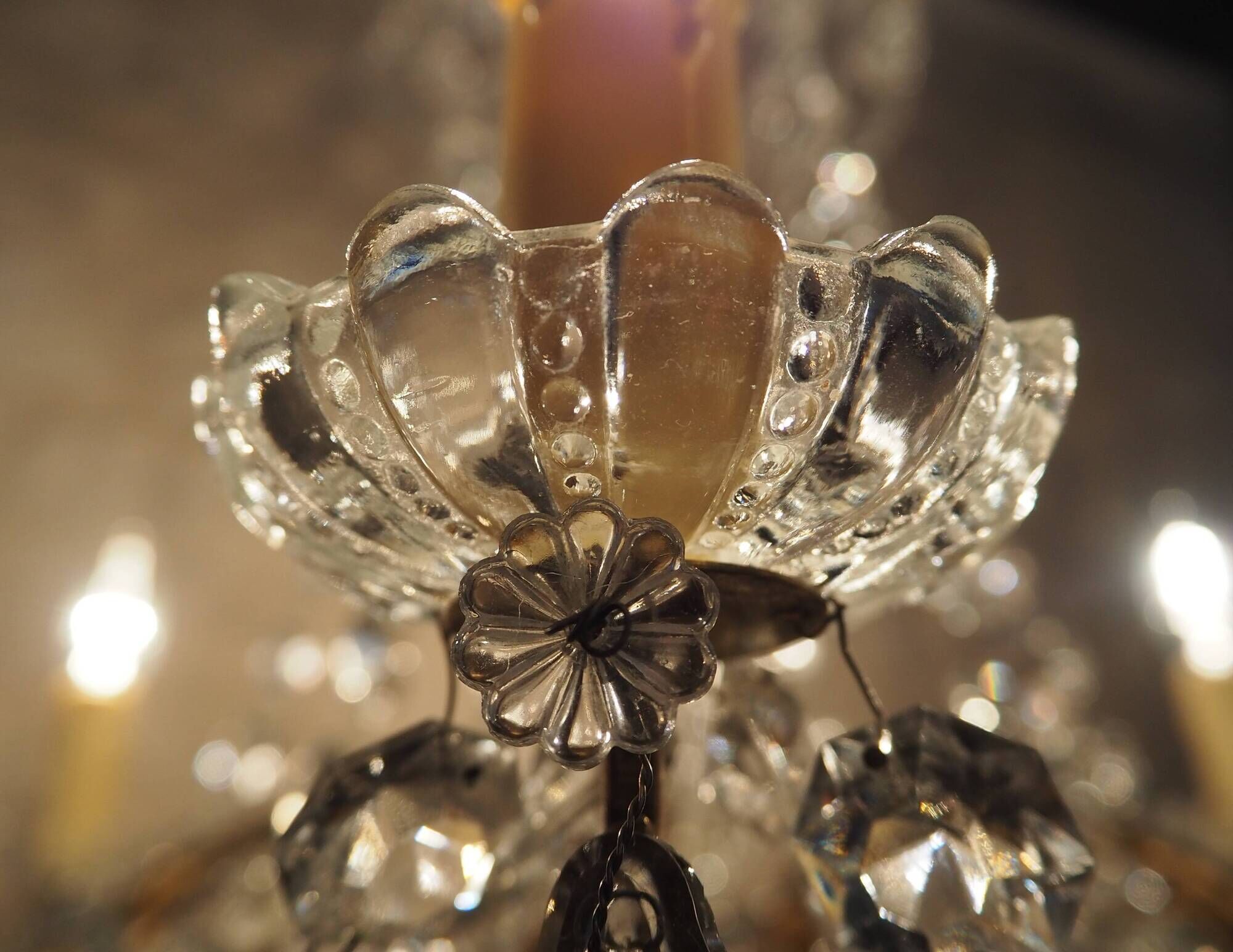 Ancient bronze and pampilles chandeliers with facets and crystal cups - old style - 6 fires