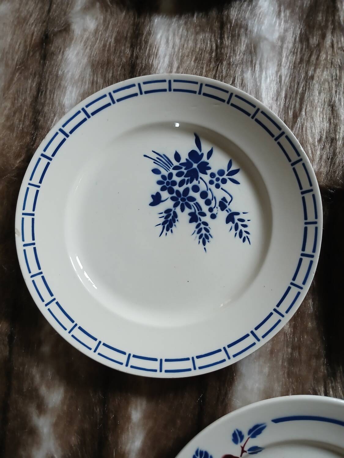6 mismatched antique dinner plates