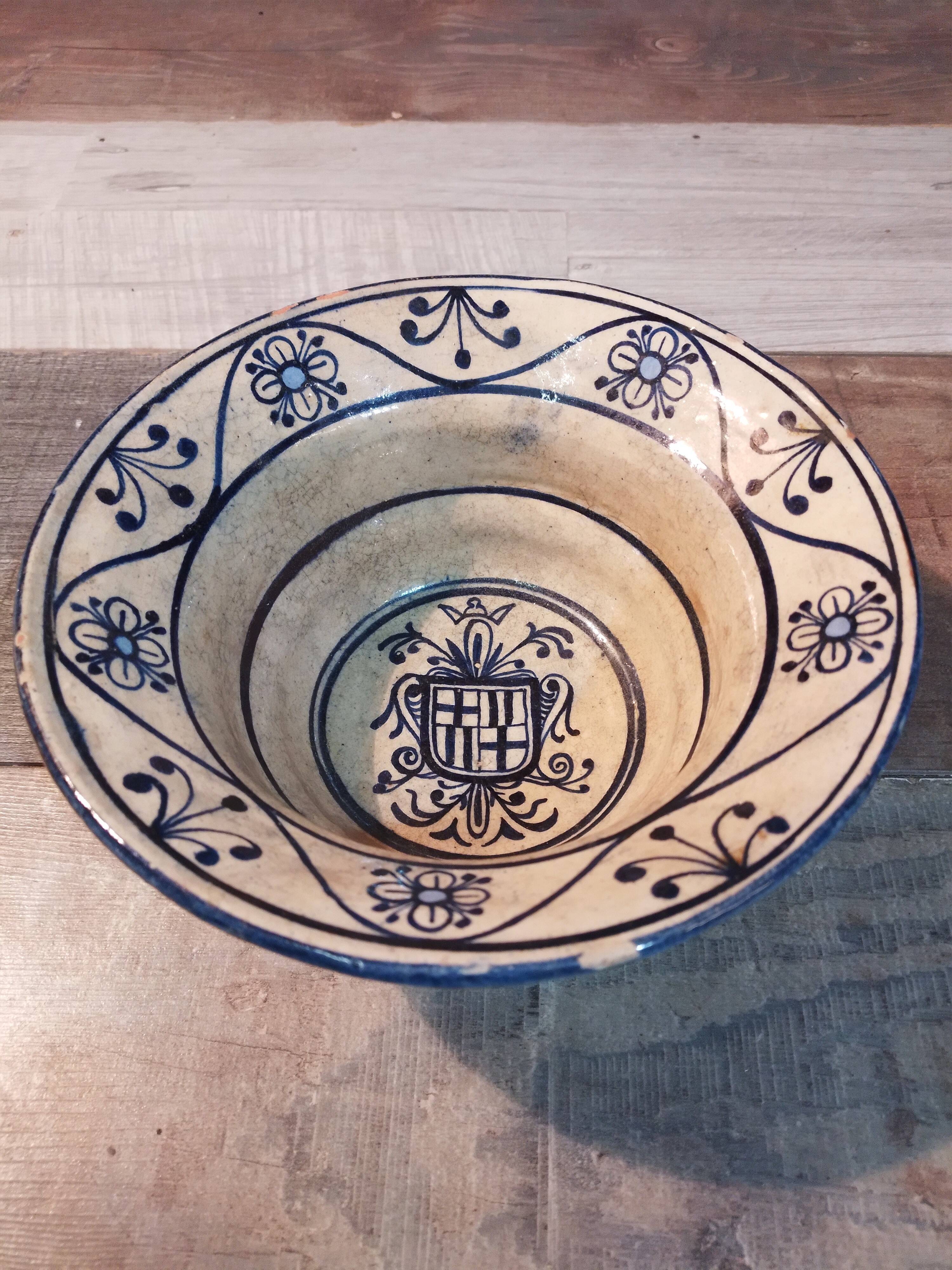 Ceramic bowl Spain 19th century