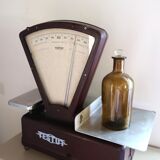 Vintage Testut grocery scale