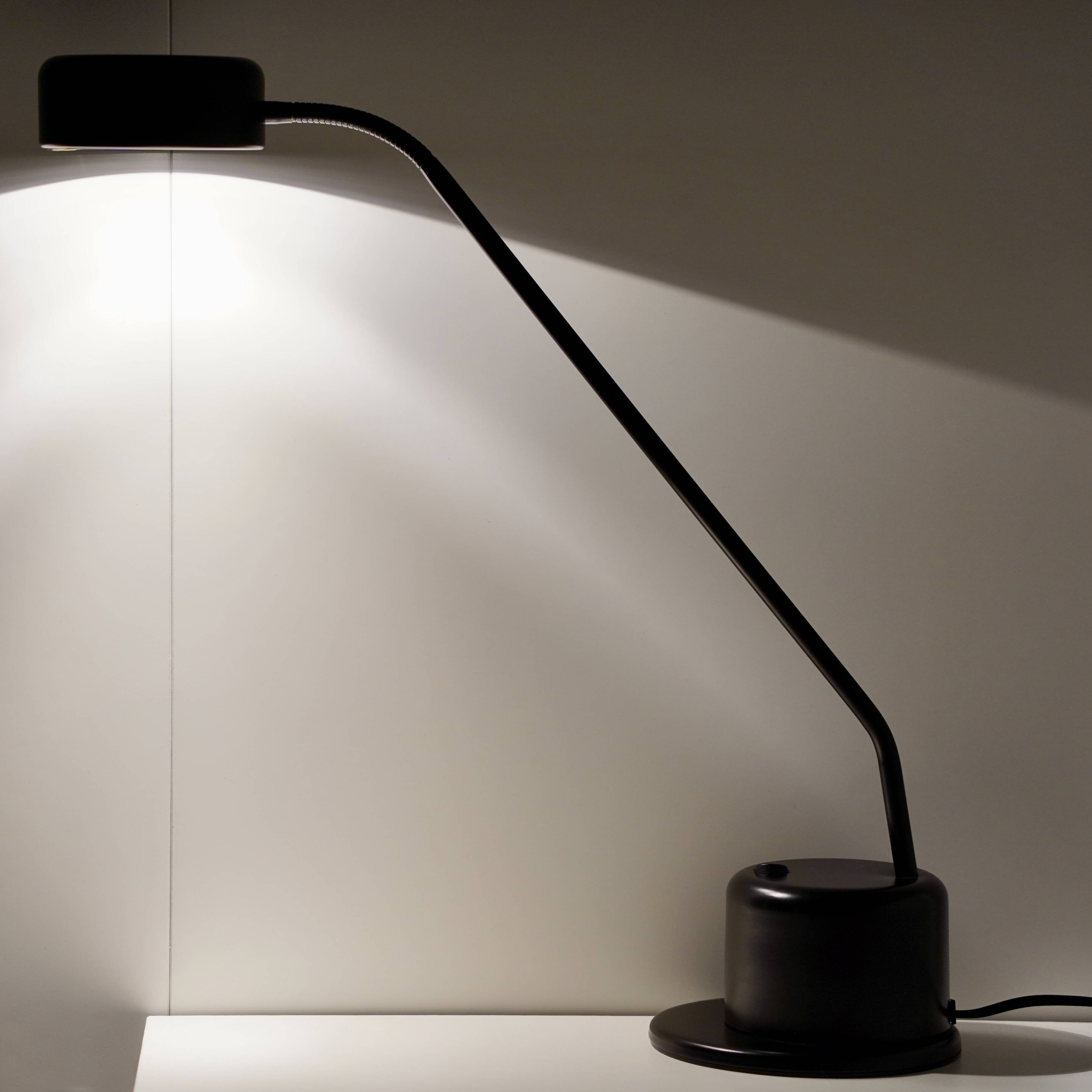 Minimalist Matte Black Desk Table Lamp – Mid-Century Industrial Design