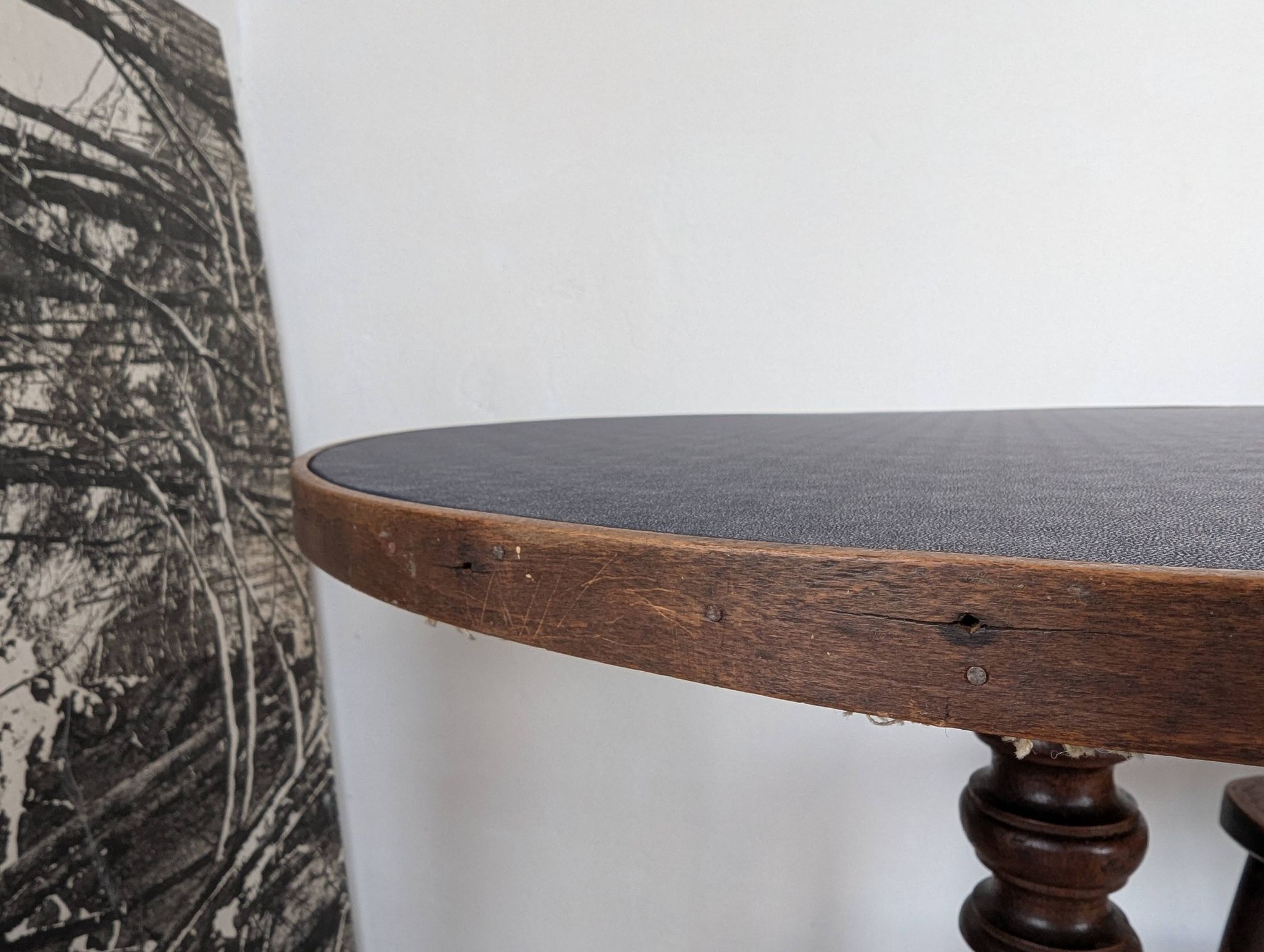 Round table, turned oak leg