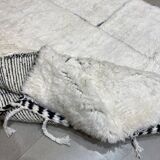 White wool rug in relief 152x240cm