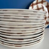 Set of 8 flat plates with Moulin des Loups checkered tablecloth pattern