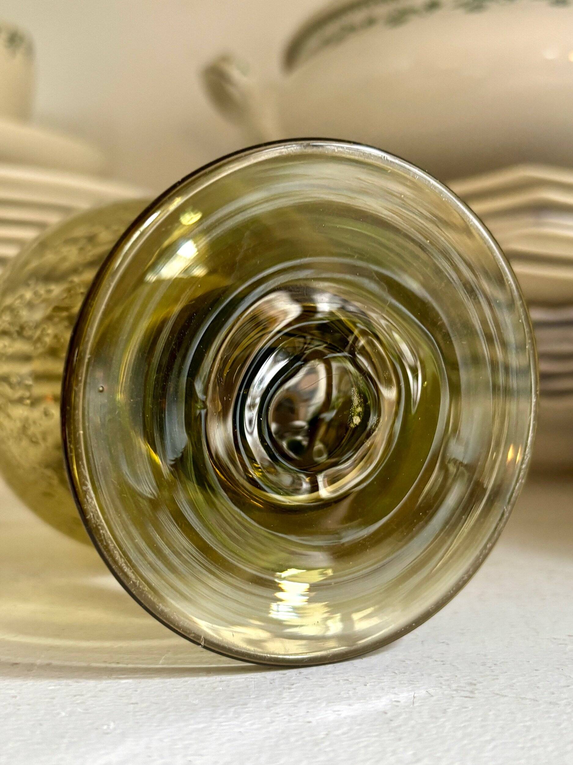 Verre à pied en verre soufflé vert