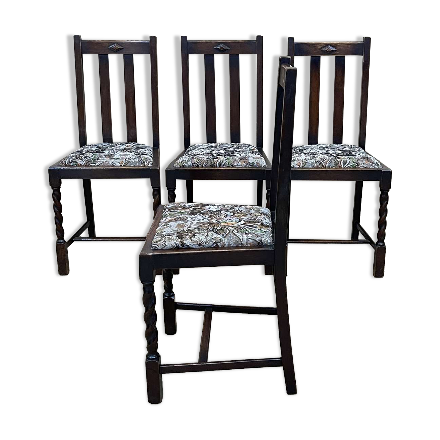 Suite of 4 English chairs early twentieth in oak.