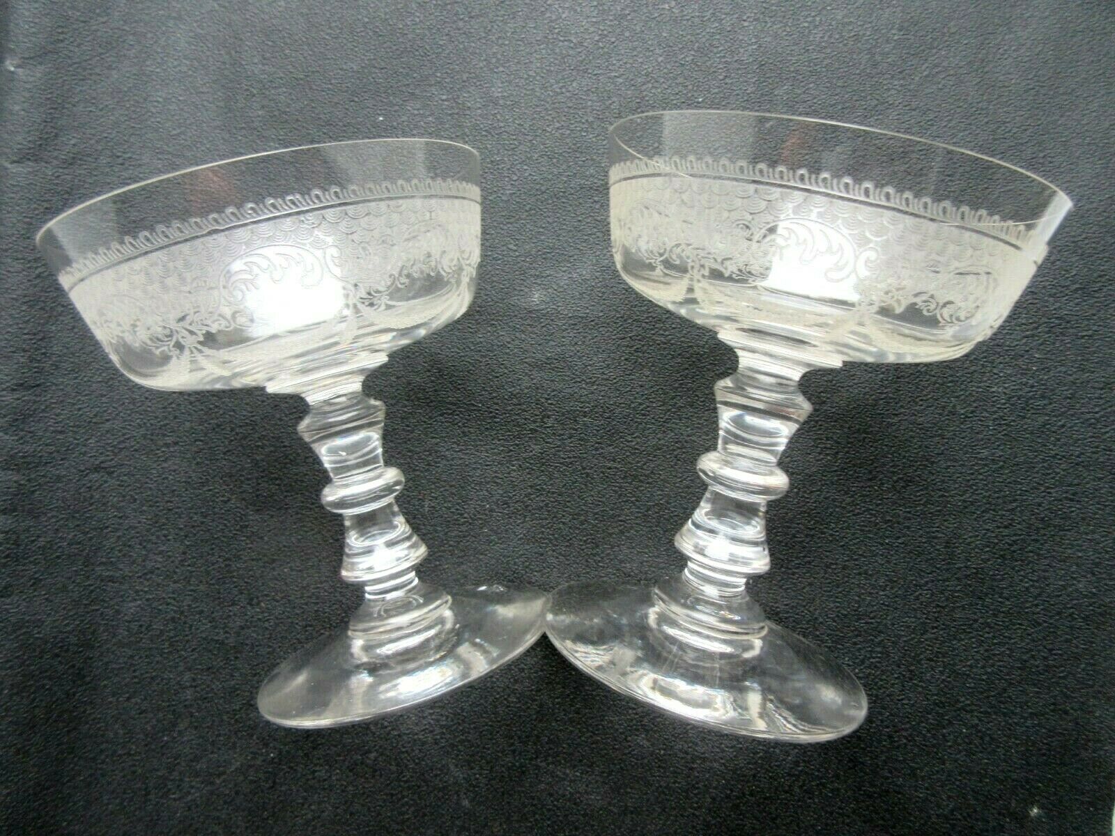 Coupes à champagne cristal Baccarat style Louis XV gravées d'acanthes et de rubans