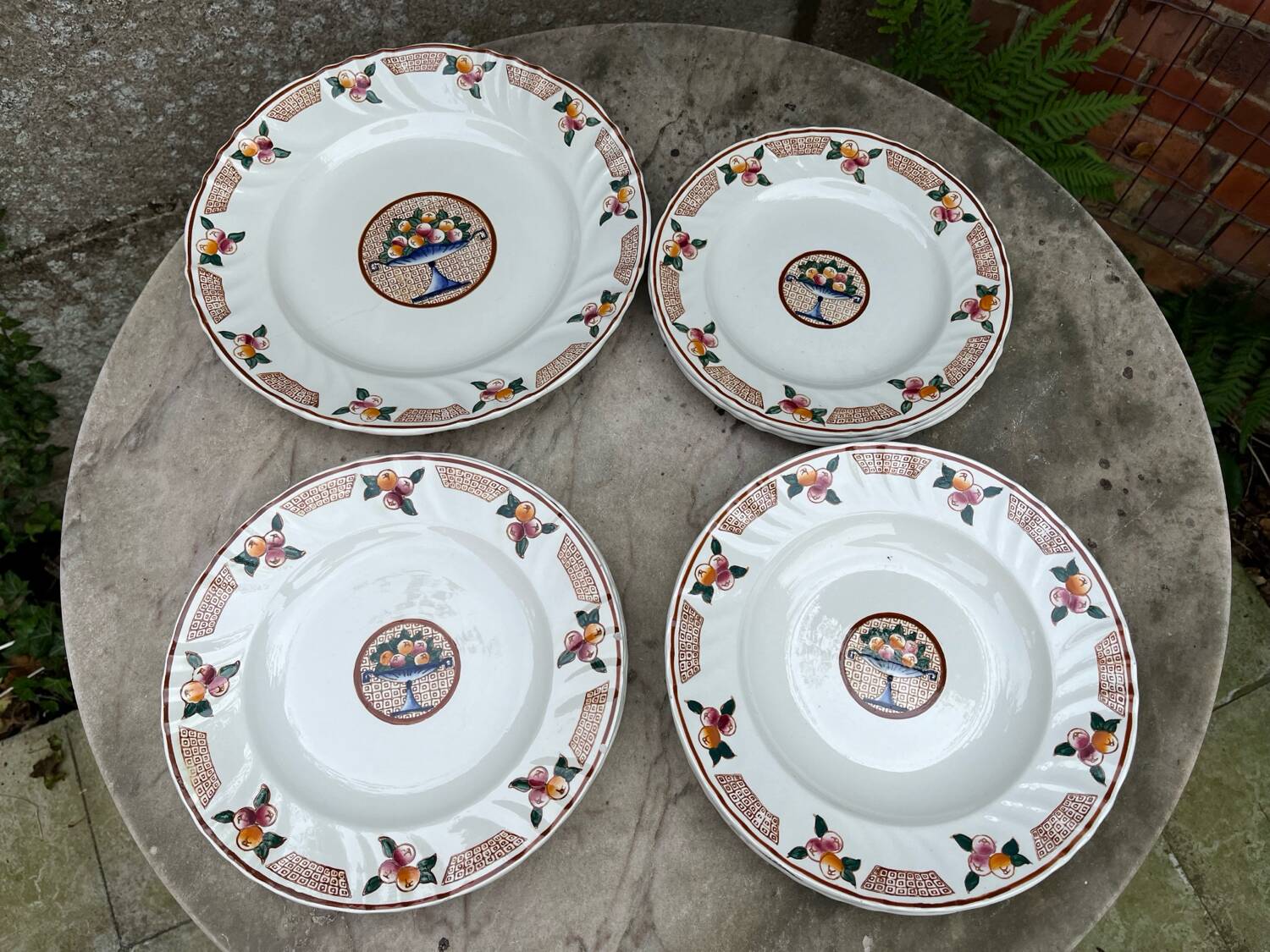 Plat et assiettes art deco, Longwy - décor Maurice