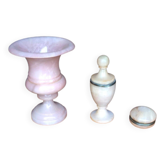 Small batch vase, alabaster container box.