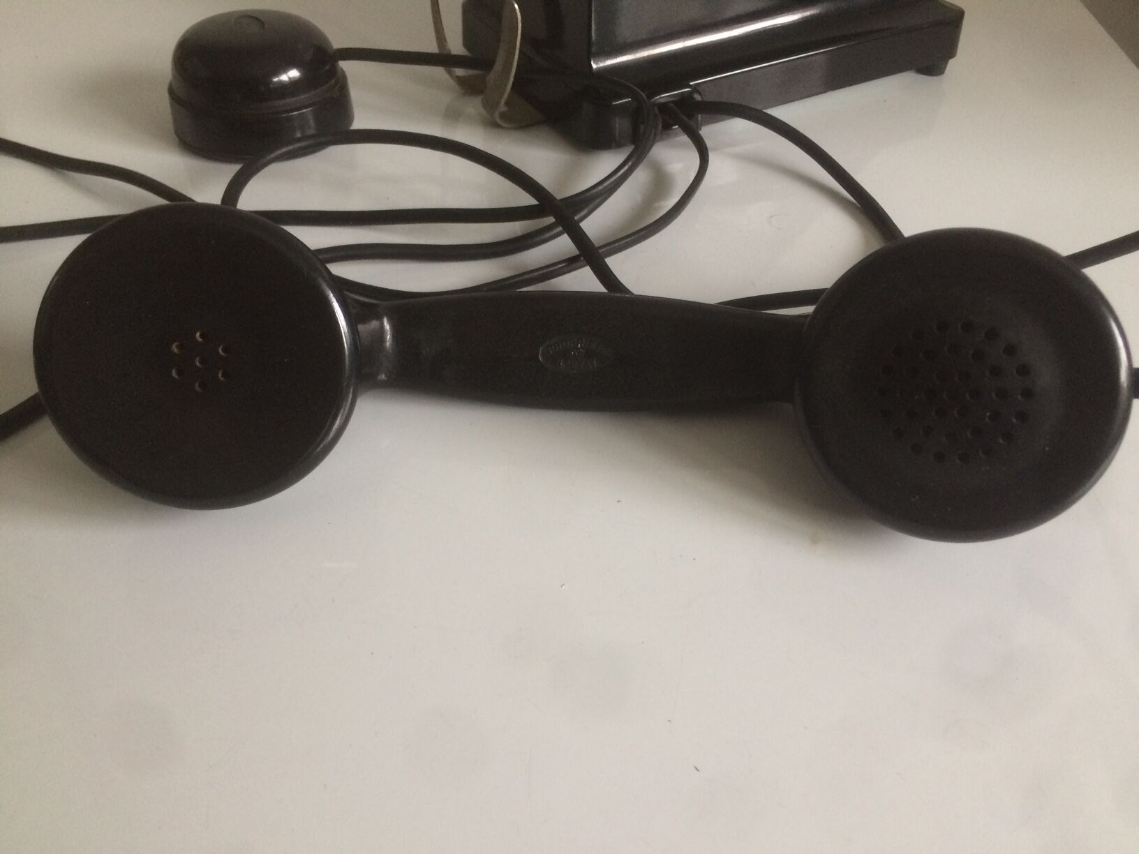 Téléphone PTT en bakélite noir vintage