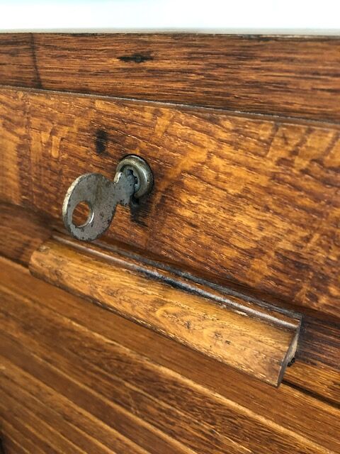 Shuttered storage column