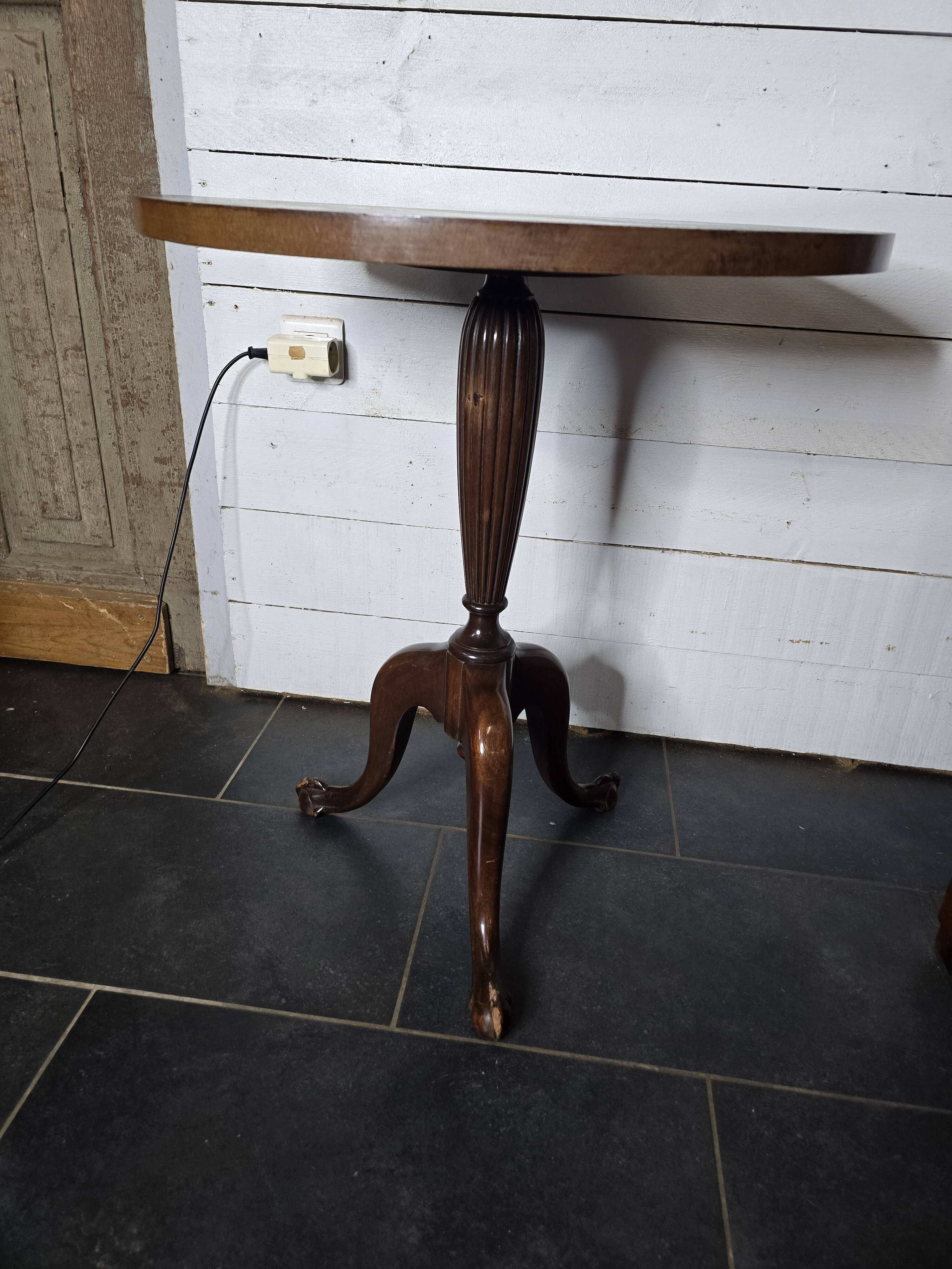 English Style Mahogany Pedestal Table