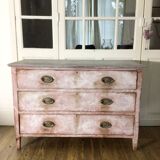 Early 20th century chest of drawers with old-fashioned patina