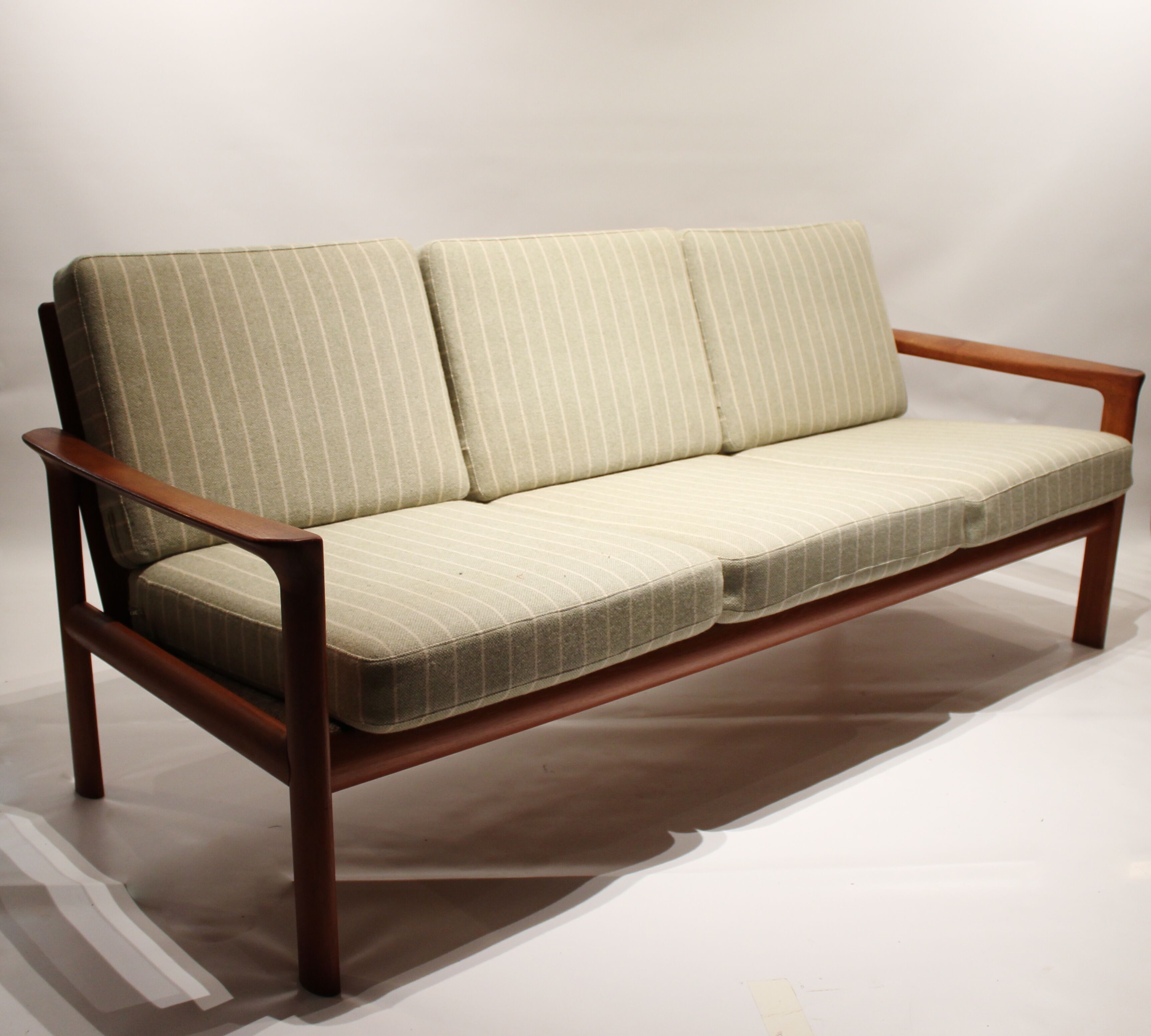 Canapé trois places en teck de design danois, années 1970