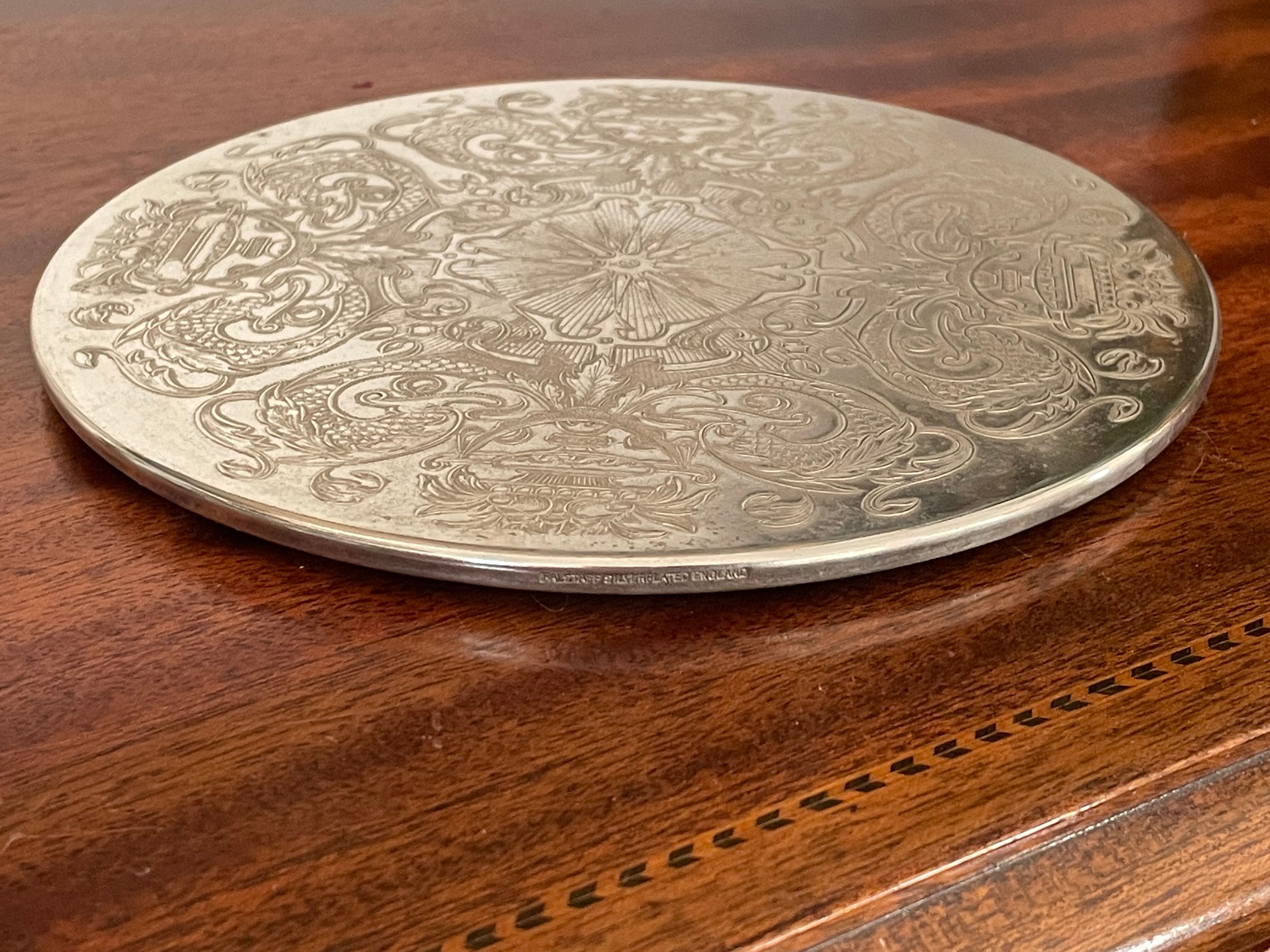 Silvered metal table mat