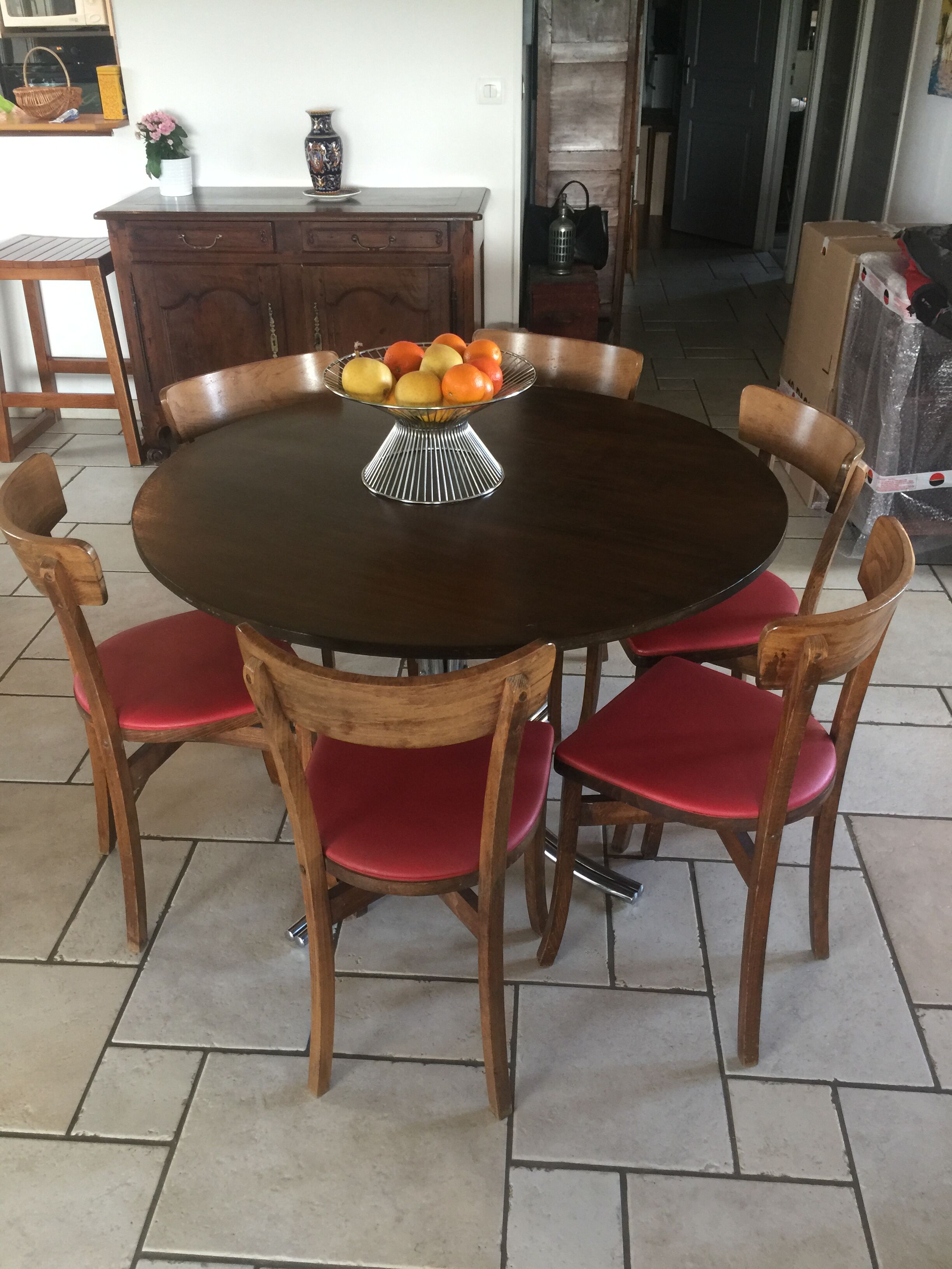 Round table from the 70's chrome and wood