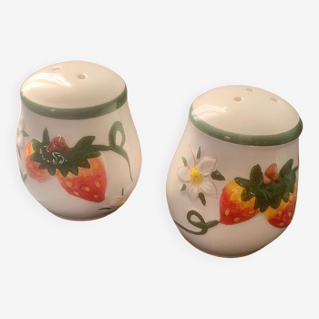 Salt and pepper shaker set