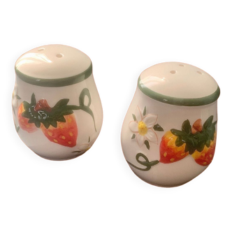 Salt and pepper shaker set