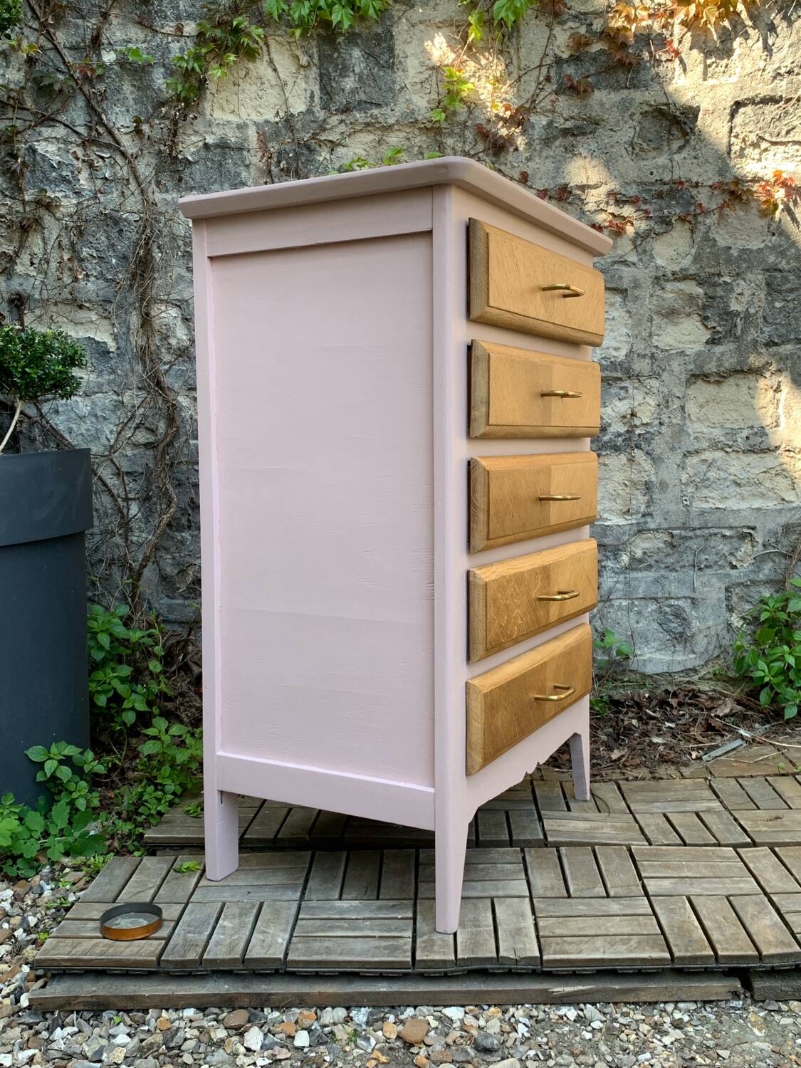 Vintage powder pink compass leg chest of drawers from the 1950s