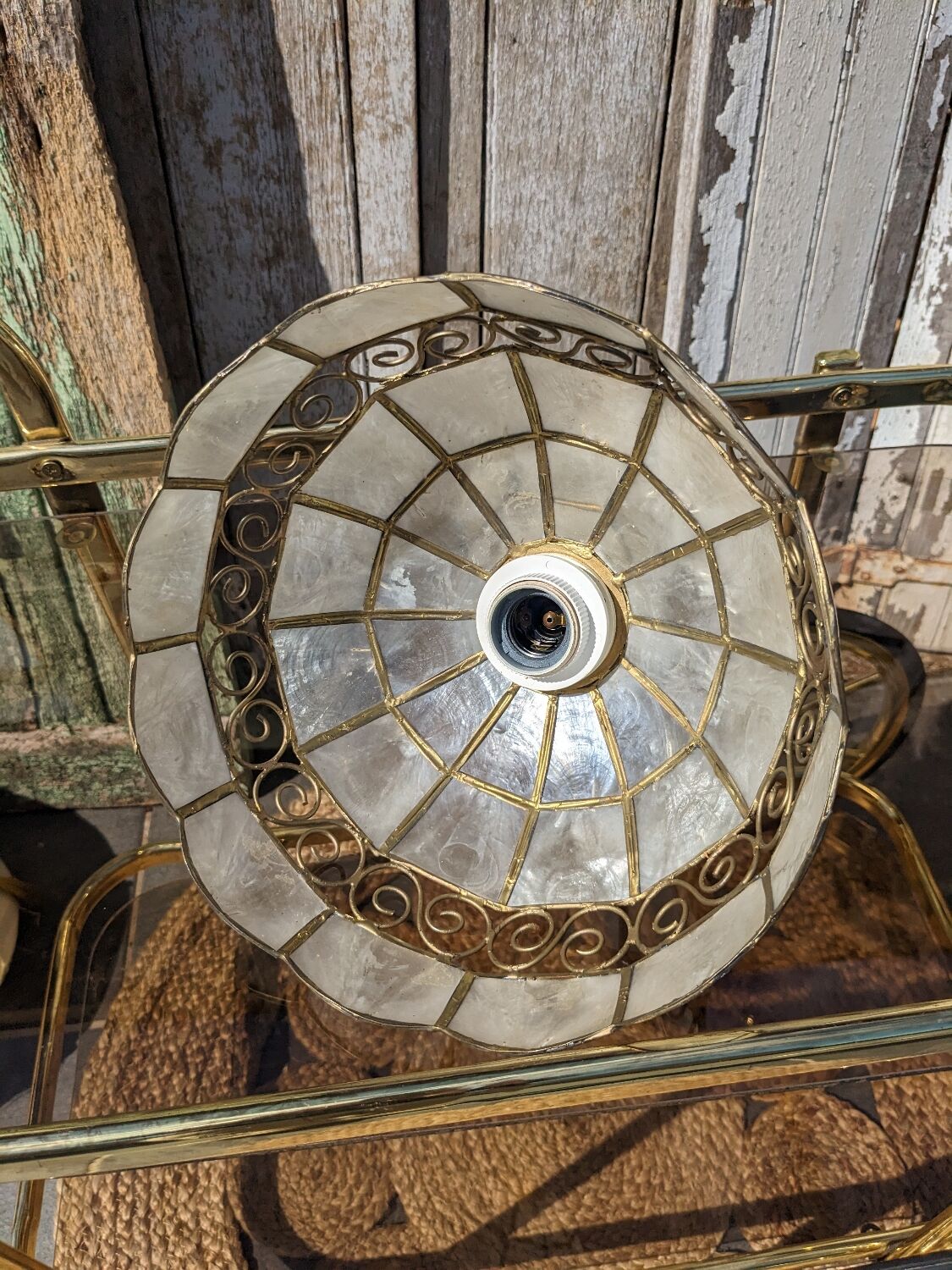 Vintage suspension in mother-of-pearl and brass