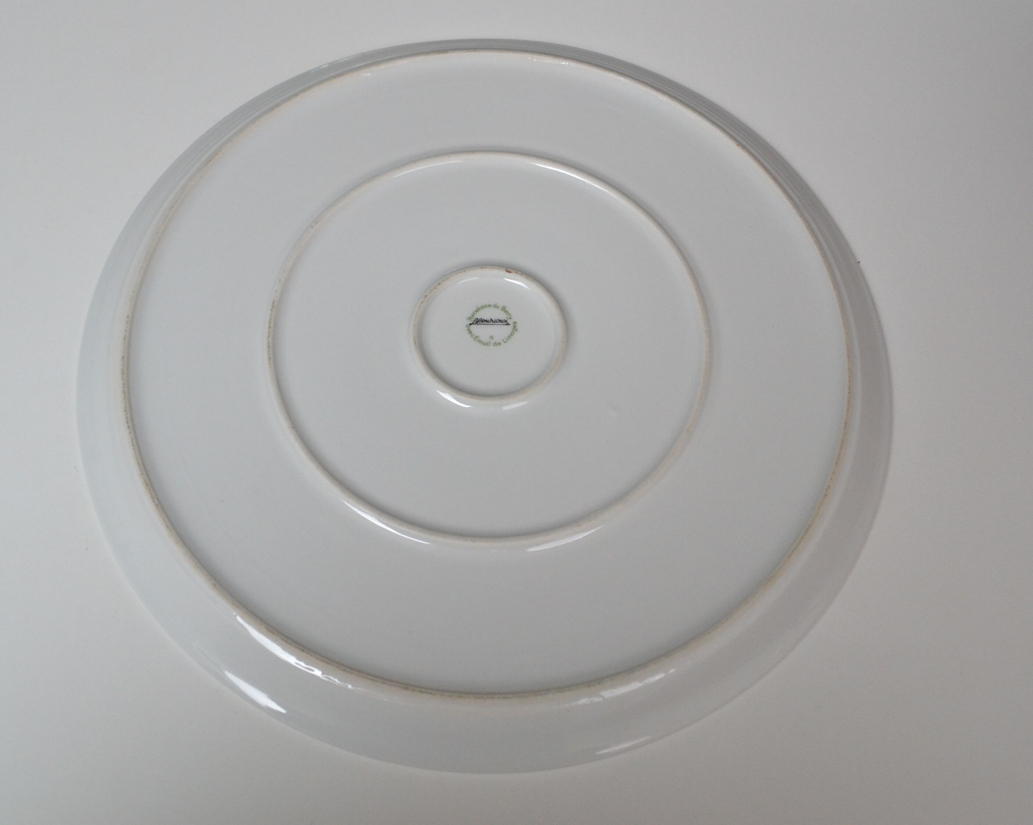 Pie dish Porcelaine du Berry L. Lourioux motif birds aviary
