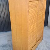 Curtain cabinet