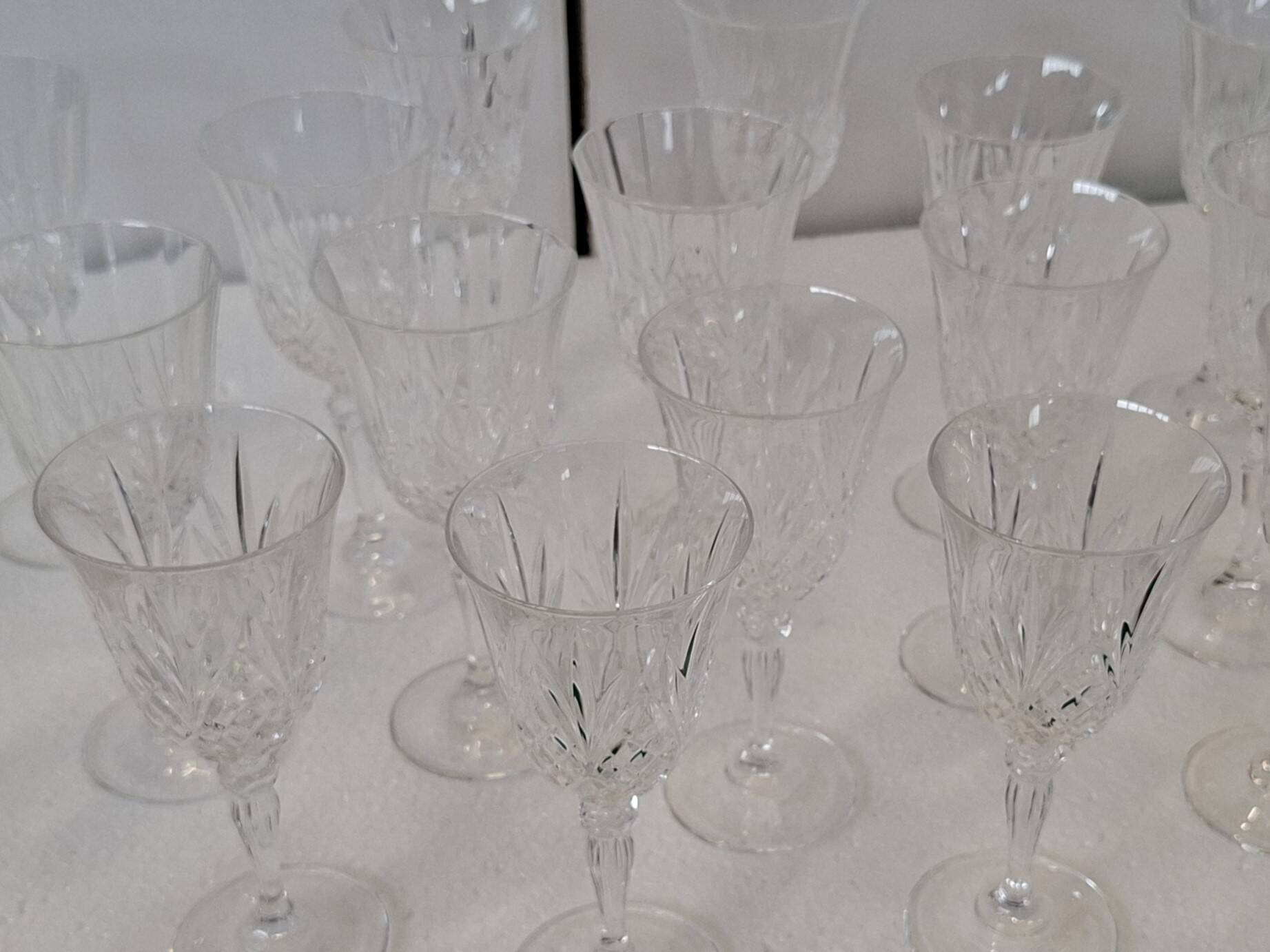 Ensemble de 20 verres en cristal taillé à la main (1985)