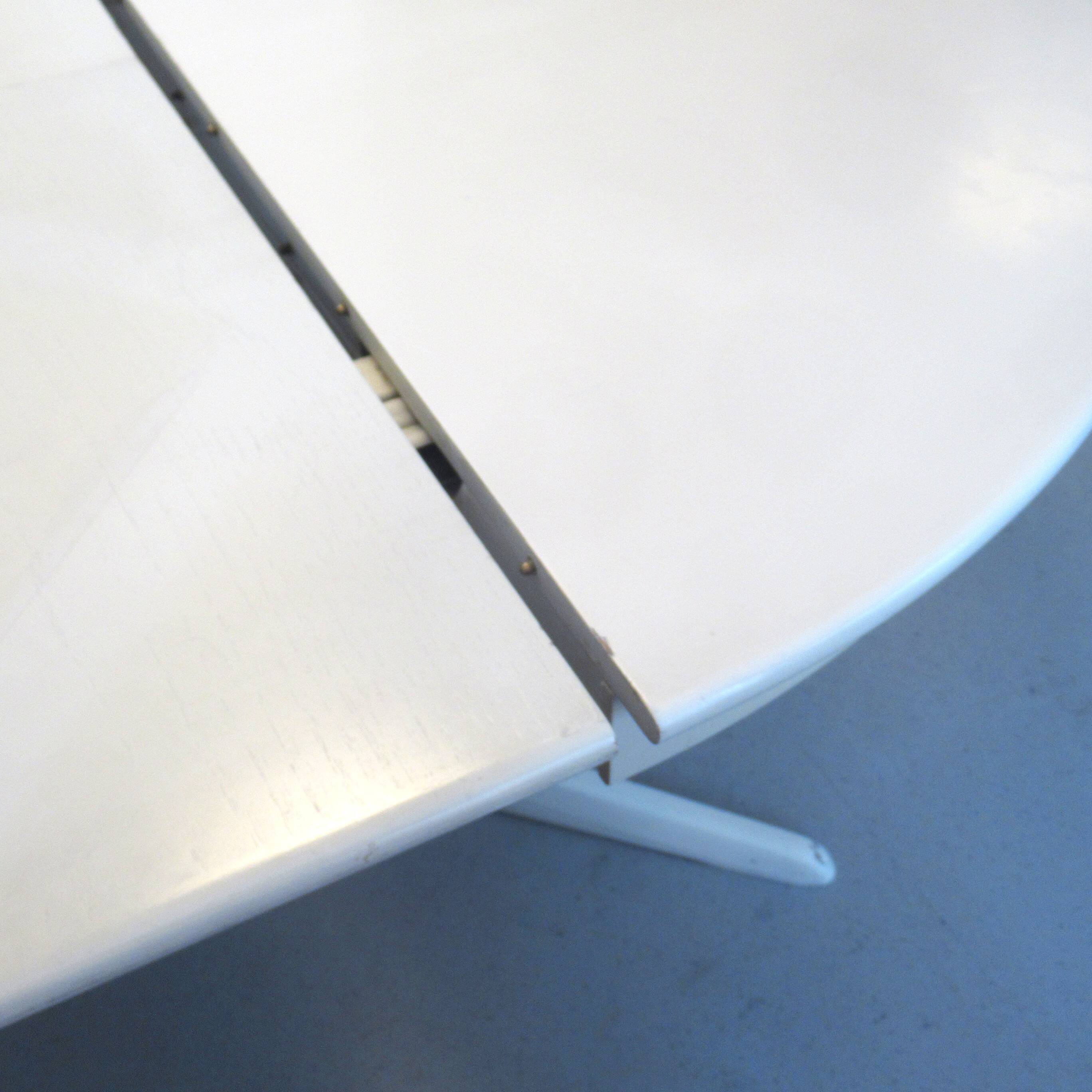 Extendable Danish dining room round table from the 1960s.
