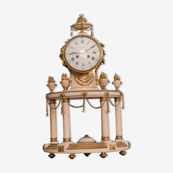 Large portico clock Louis XVI era, around 1785.