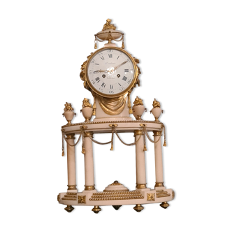 Large portico clock Louis XVI era, around 1785.