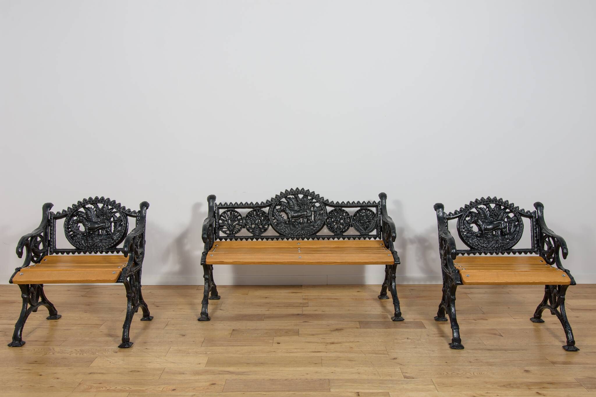 Victorian Cast Iron Garden Set – Bench and Two Armchairs, United Kingdom, Late 19th / Early 20th Century