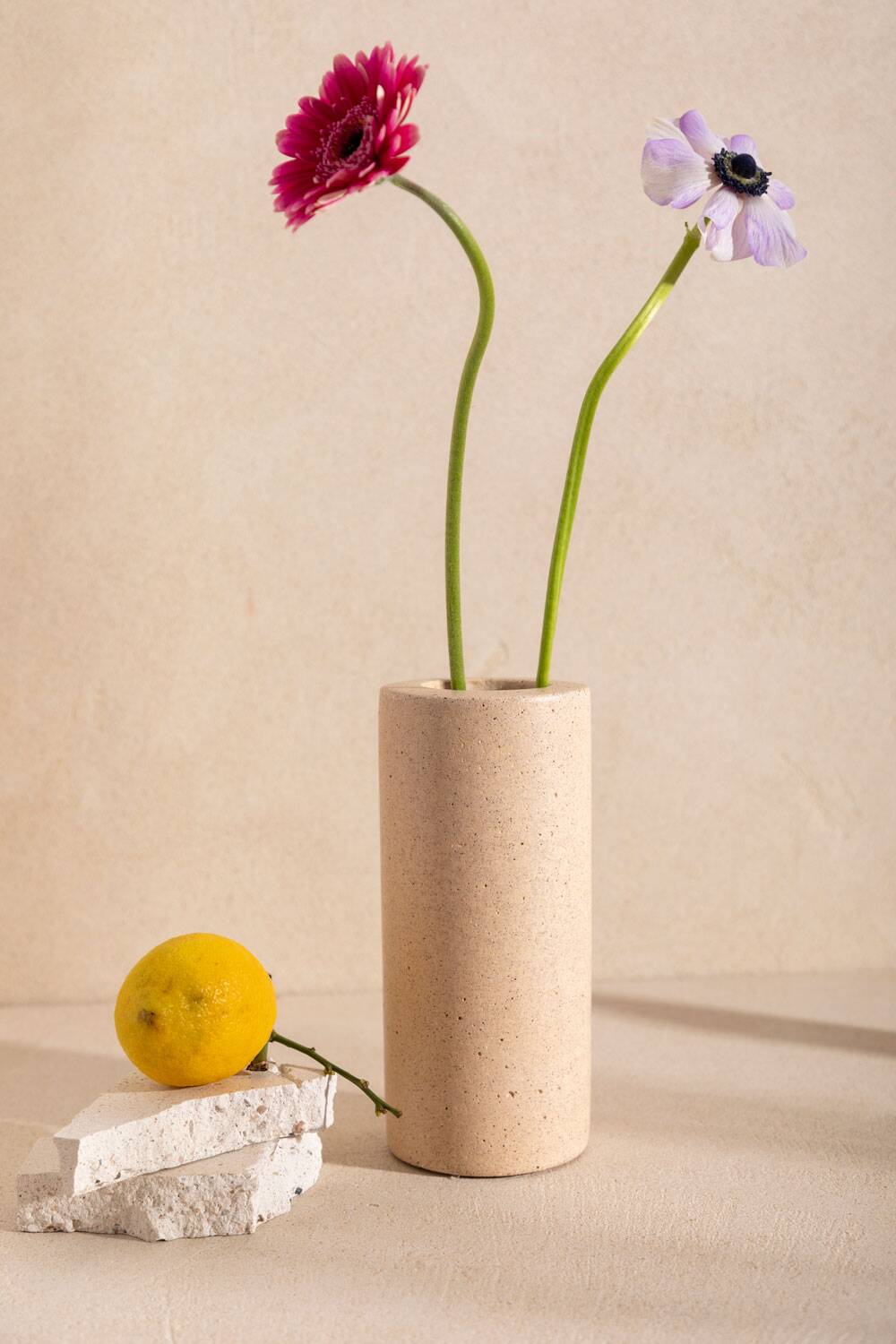 André vase in beige concrete